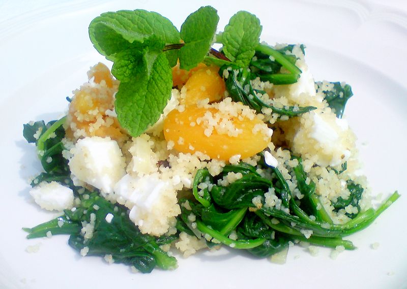 Couscous met spinazie, feta, abrikozen en munt